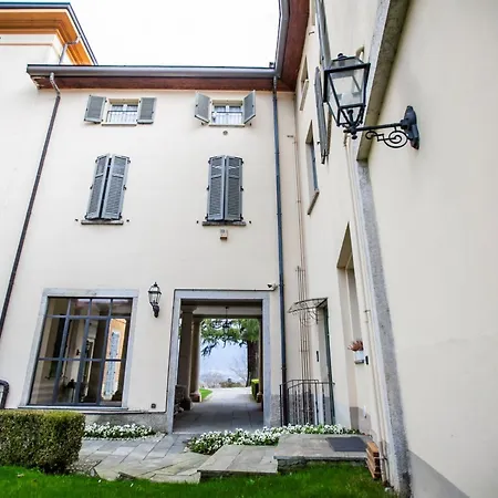 شقة Baragiola كومو